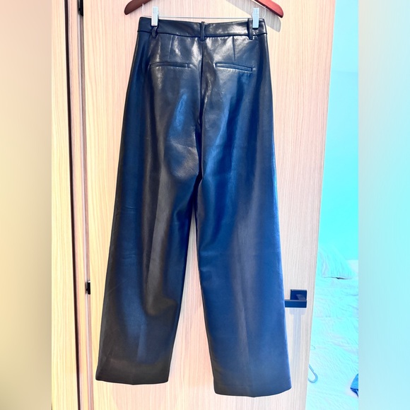 Aritzia - Wilfred high waited pleated leather pants with wide leg cut in size 4. - Picture 6 of 8